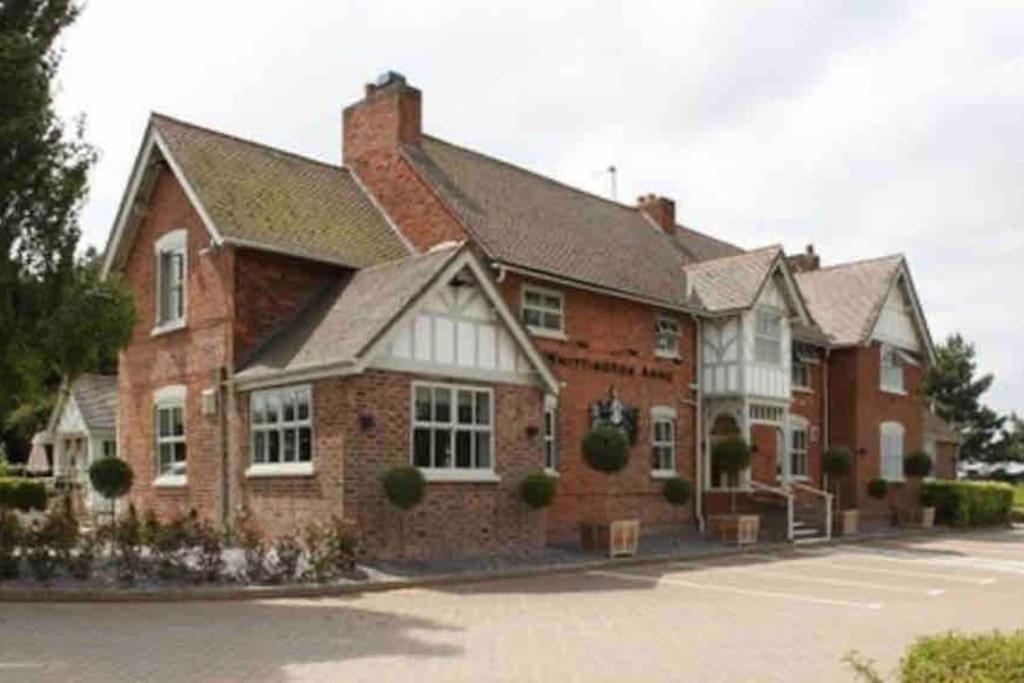 Hidden Gem Canal Facing Retreat With Lovely Walks Hopwas Exterior photo