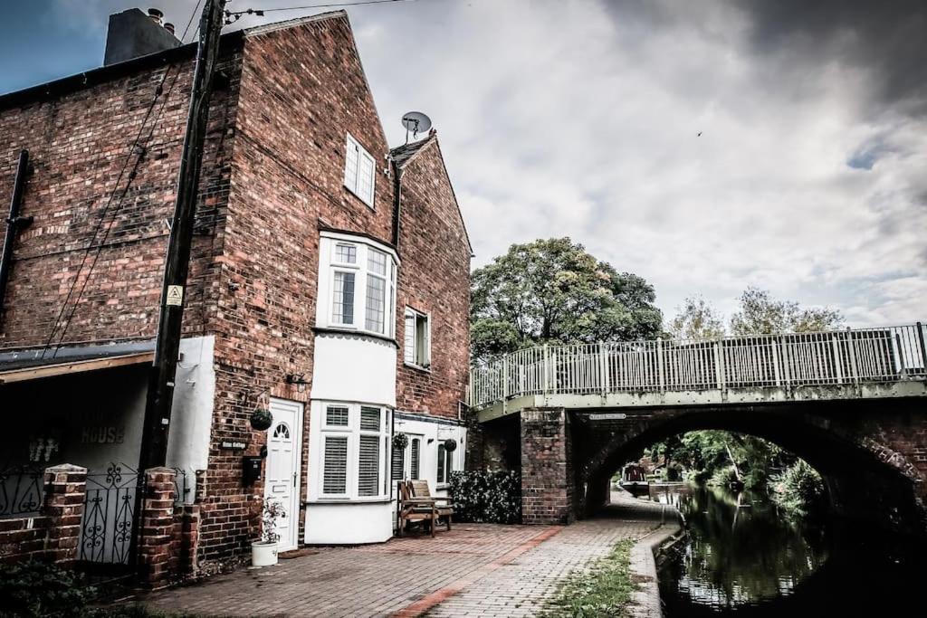 Hidden Gem Canal Facing Retreat With Lovely Walks Hopwas Exterior photo