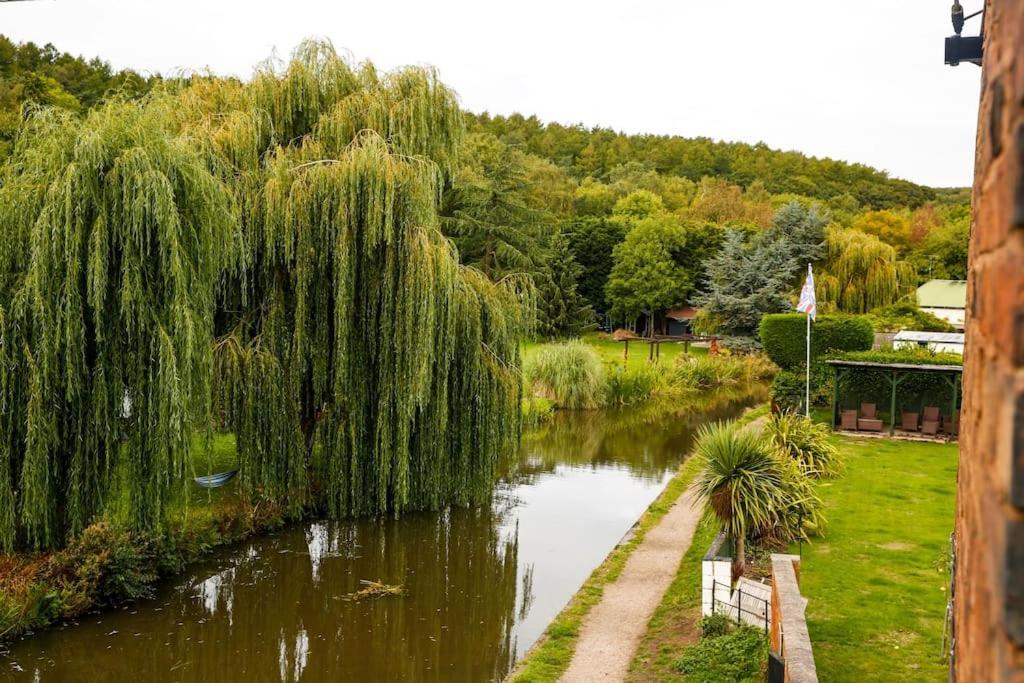 Hidden Gem Canal Facing Retreat With Lovely Walks Hopwas Exterior photo